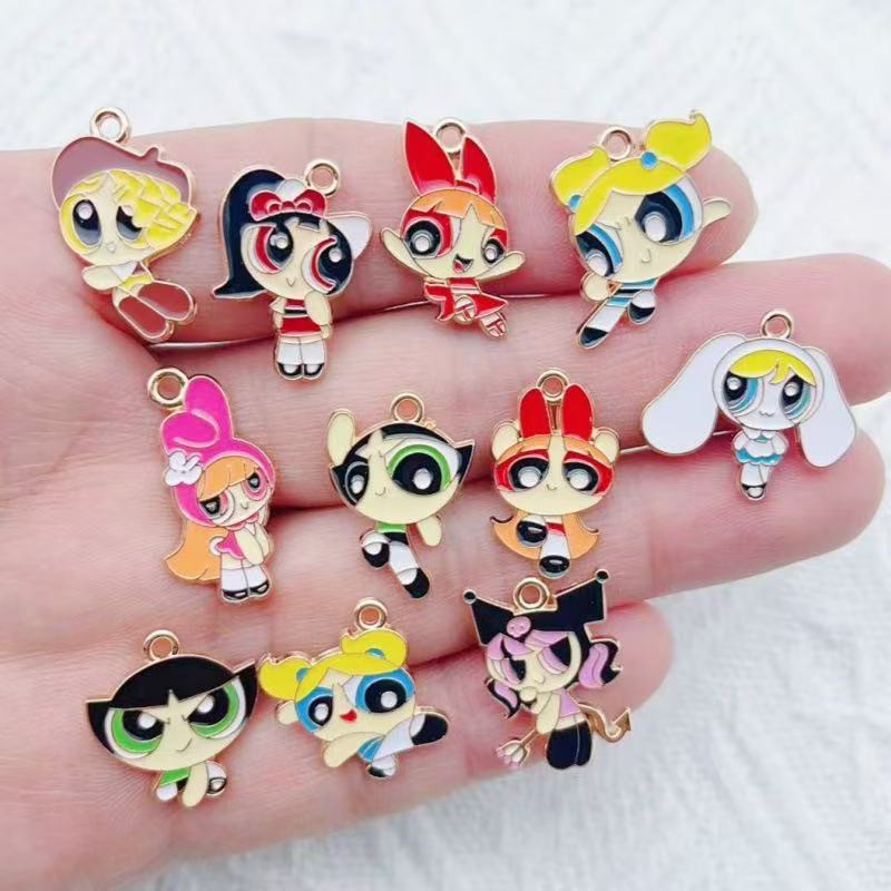 Party Games Girls - 10個入り 合金製オイルドリップ漫画ガールペンダント、DIYジュエリー製作イヤリングキーホルダーアクセサリー