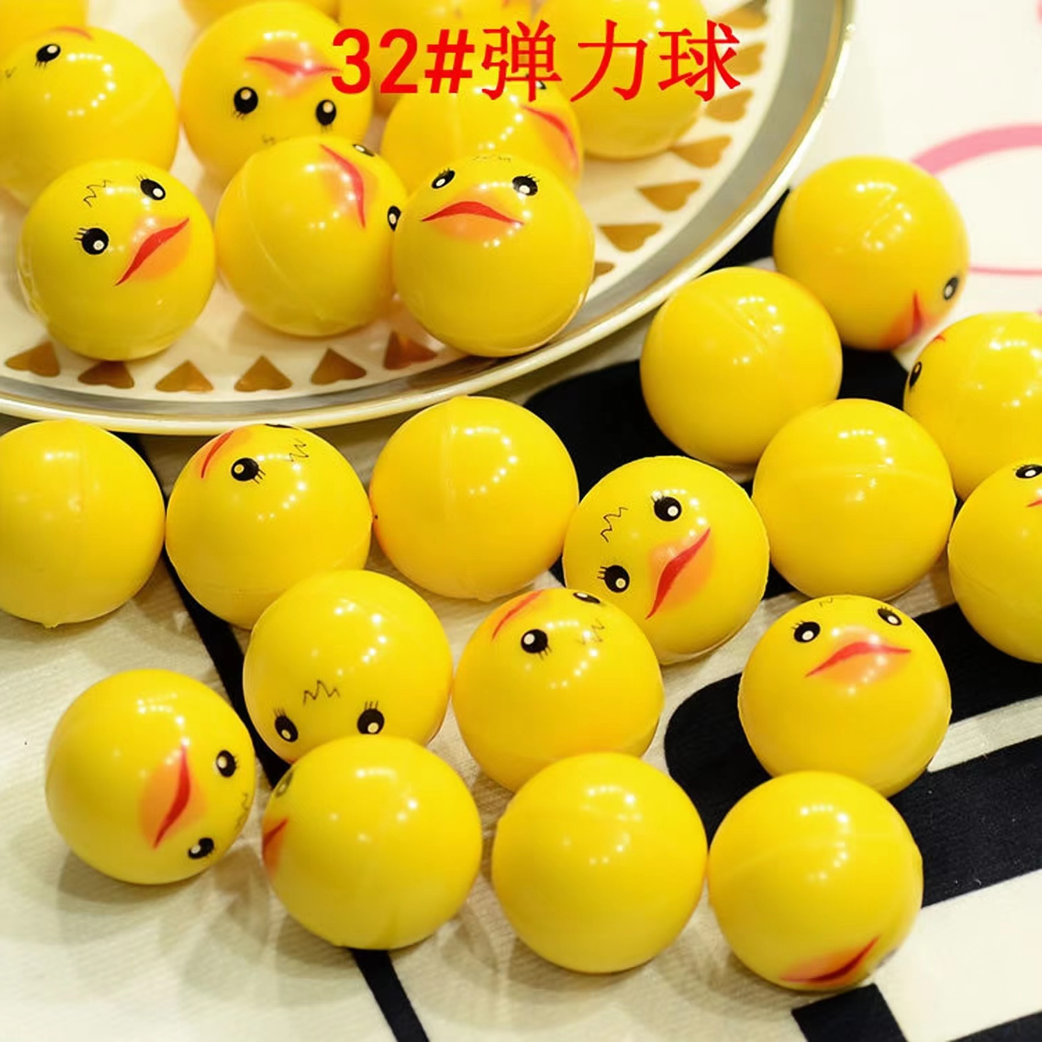 32mmの弾むボール、プラスチックボール、小さな黄色いアヒル - Party Games Egg のレビューと価格
